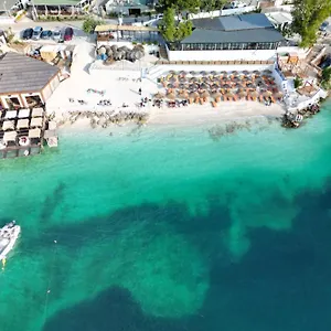https://hotel-esmerald-ksamil.albaniahotels.org