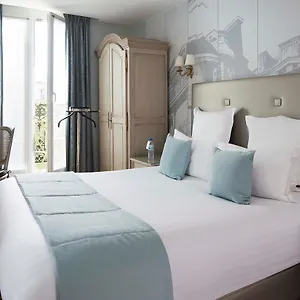 4* Hotel Plaza Elysees